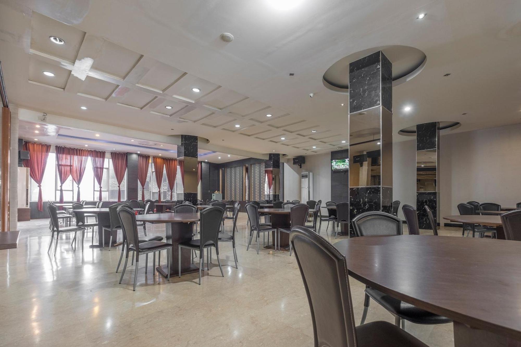 Oyo 1081 Allson City Hotel Μακασάρ Εξωτερικό φωτογραφία