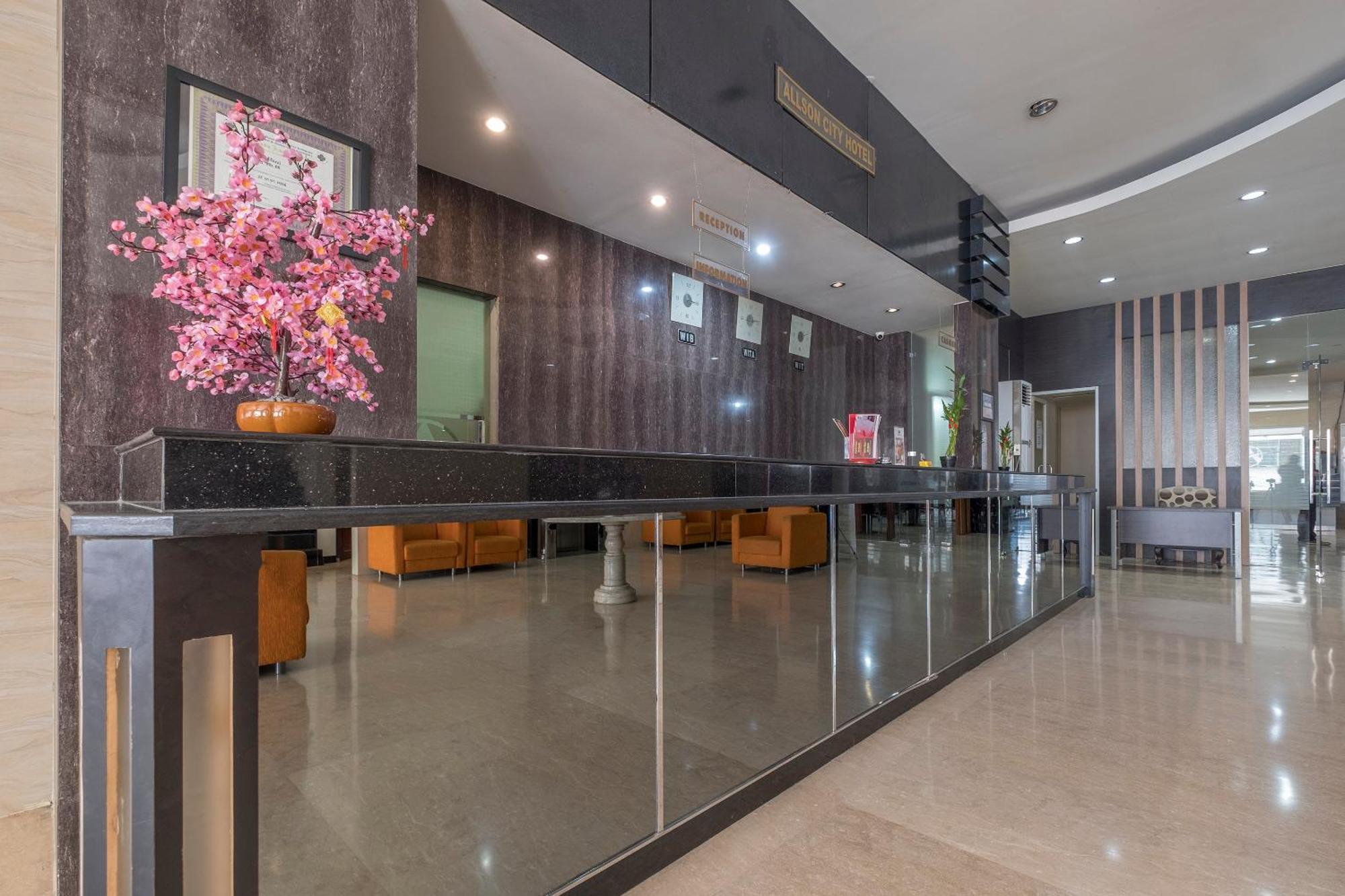 Oyo 1081 Allson City Hotel Μακασάρ Εξωτερικό φωτογραφία
