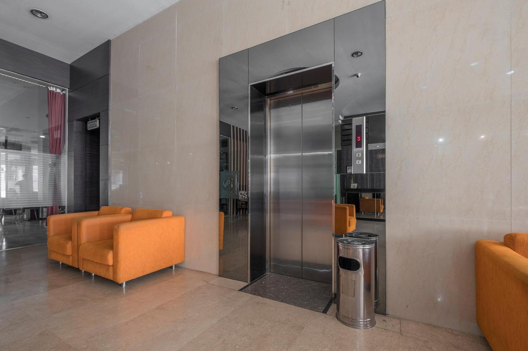 Oyo 1081 Allson City Hotel Μακασάρ Εξωτερικό φωτογραφία
